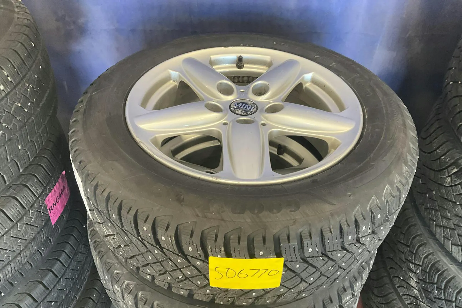 Vehicle image 16