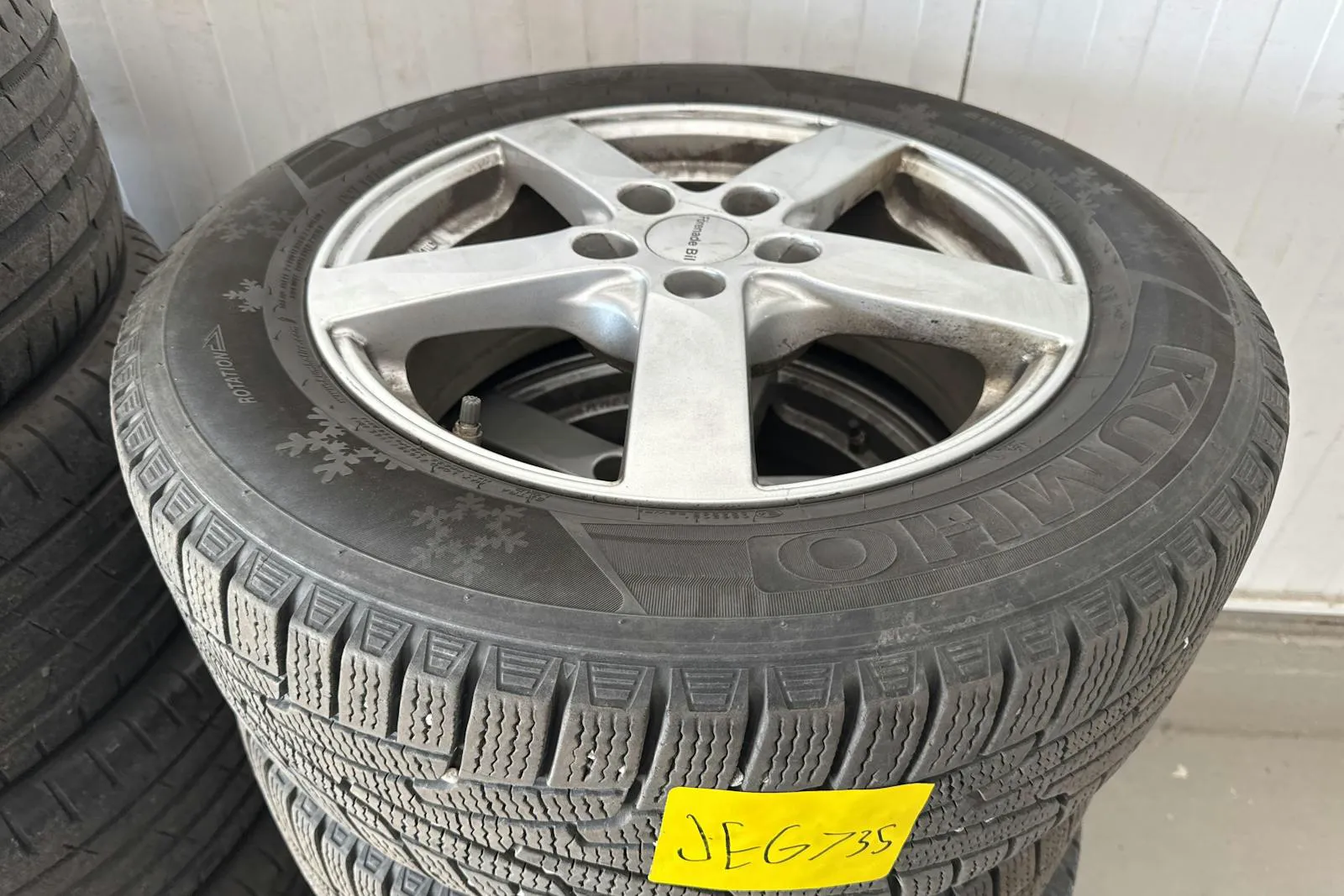 Vehicle image 15