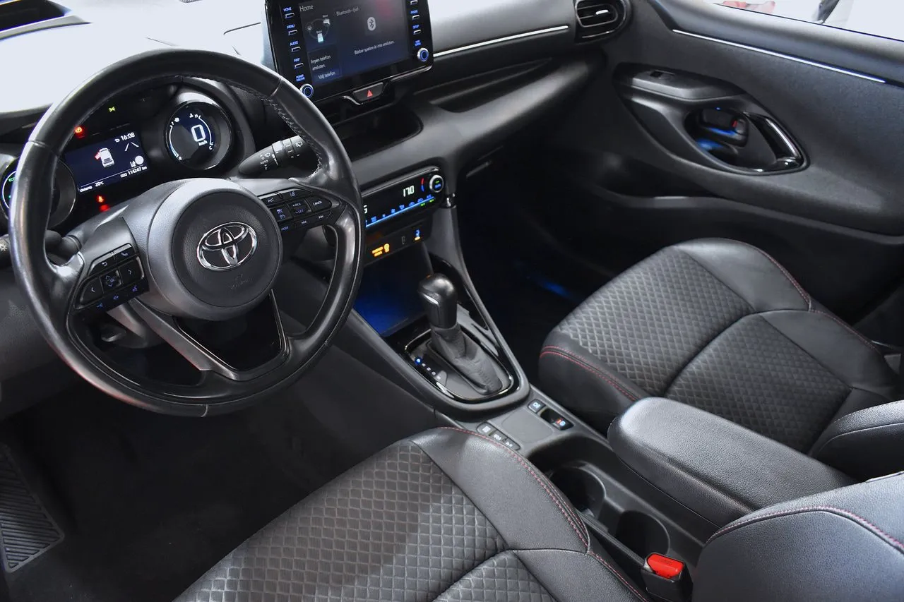 Vehicle image 6