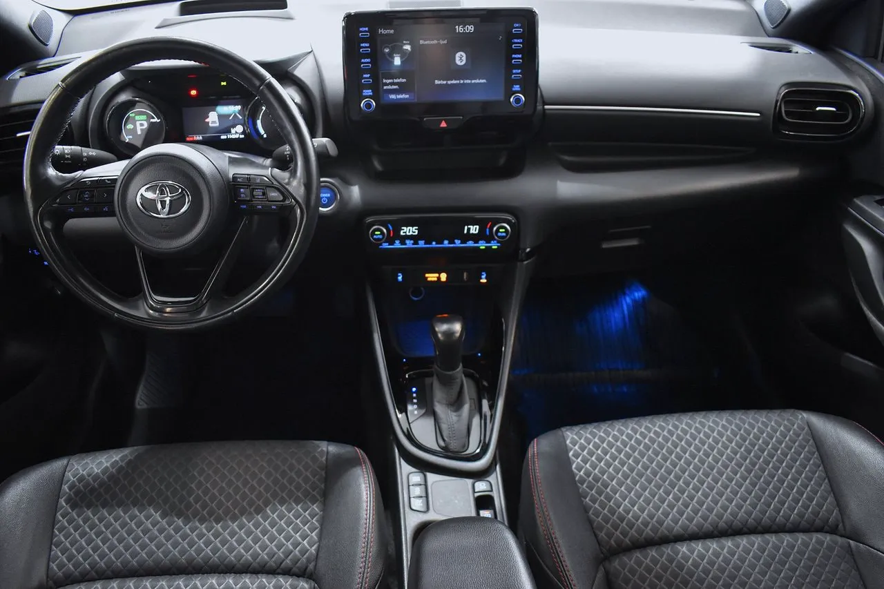 Vehicle image 5