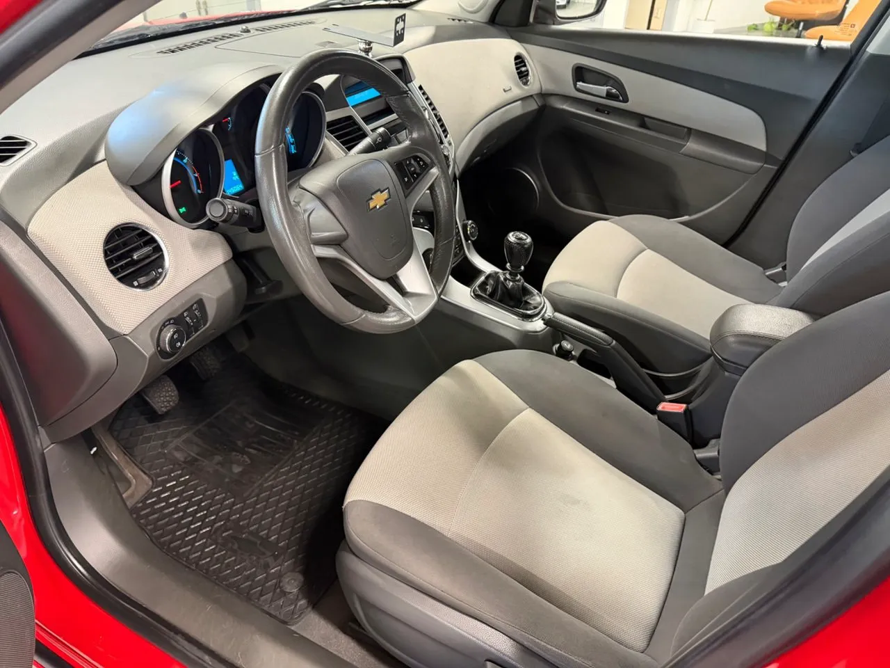 Vehicle image 8