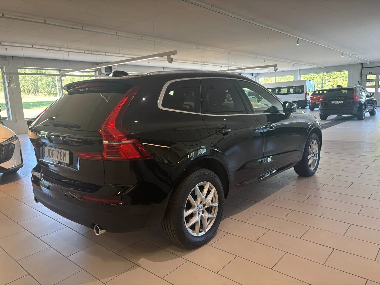 Vehicle image 4