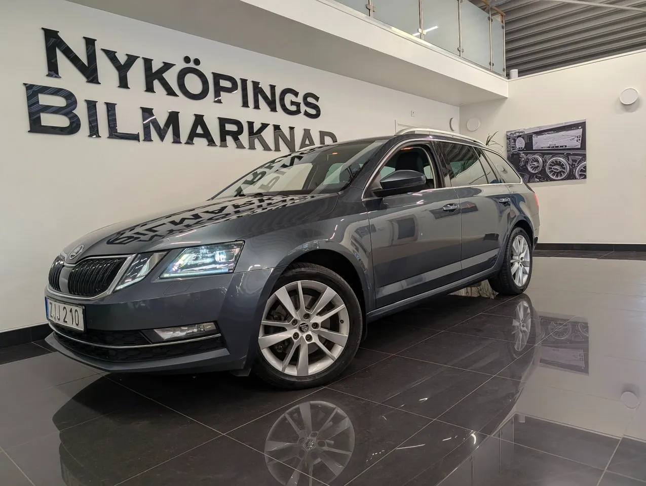 Vehicle image 1