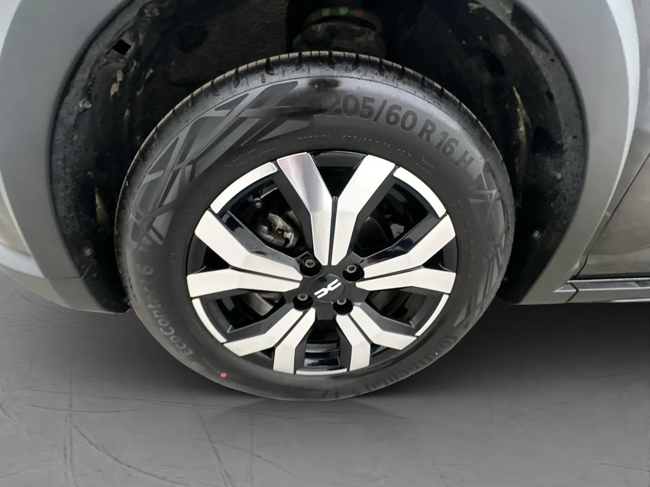 Vehicle image 25