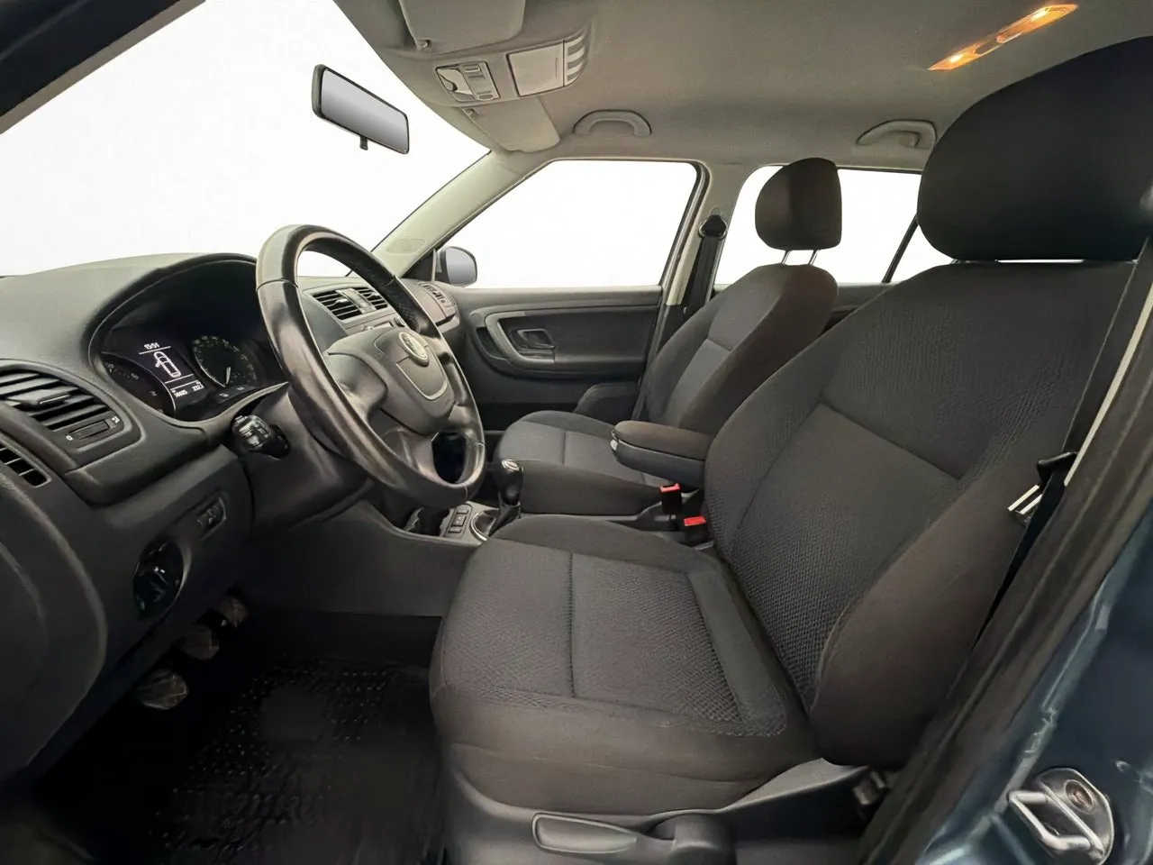 Vehicle image 14