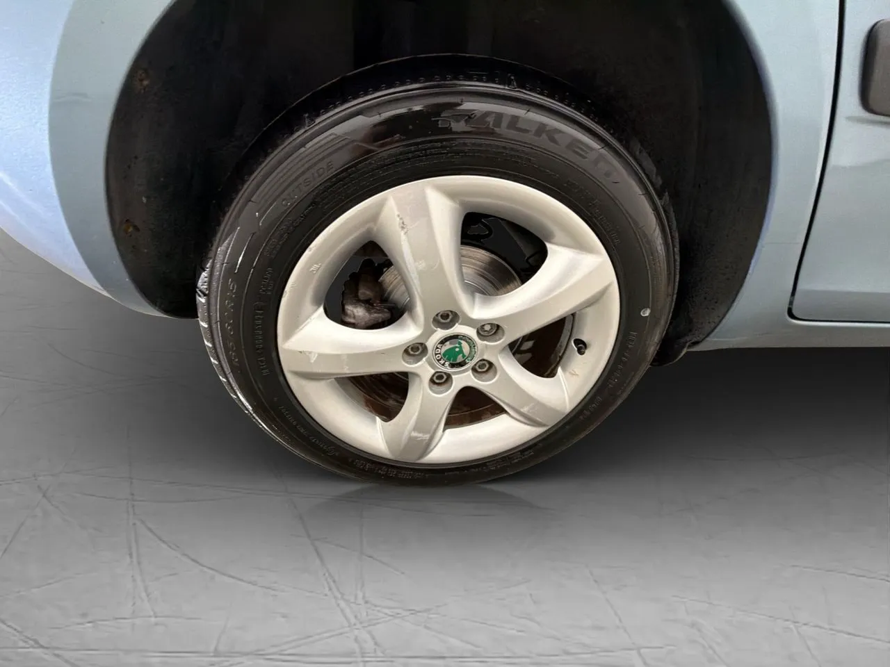 Vehicle image 24