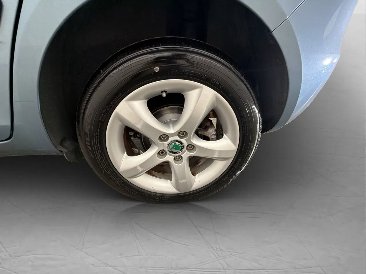 Vehicle image 23