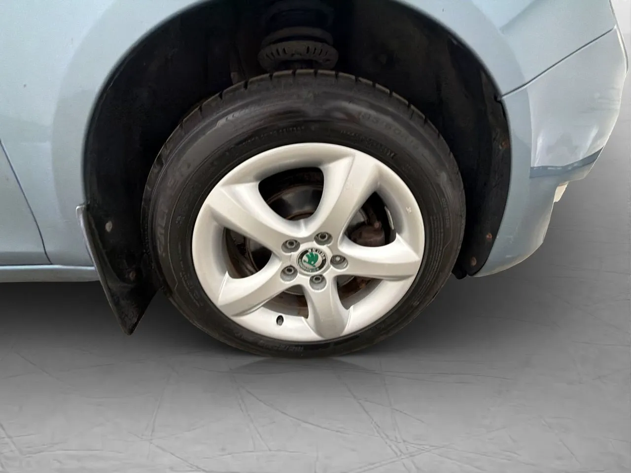 Vehicle image 25