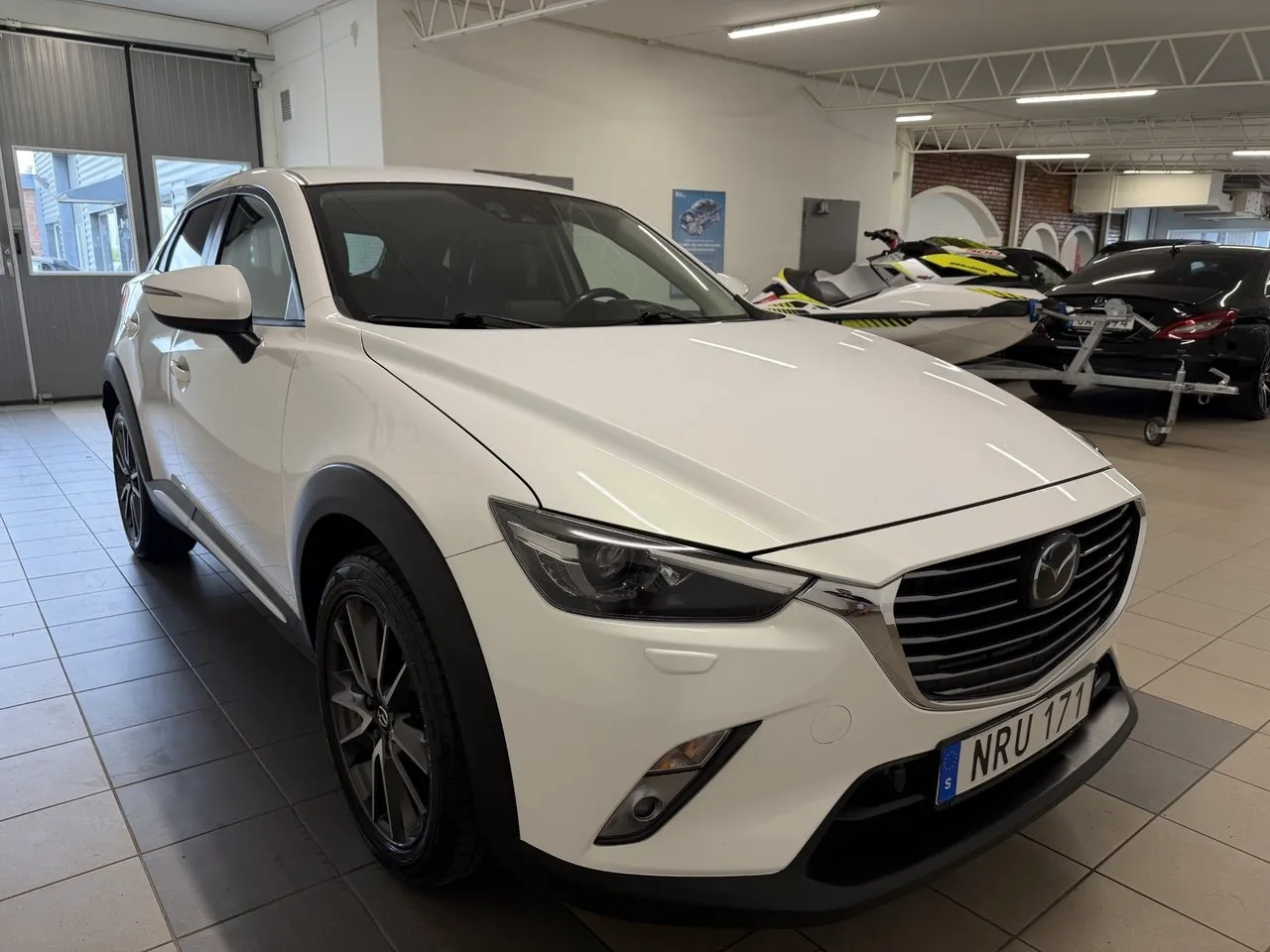 Vehicle image 5