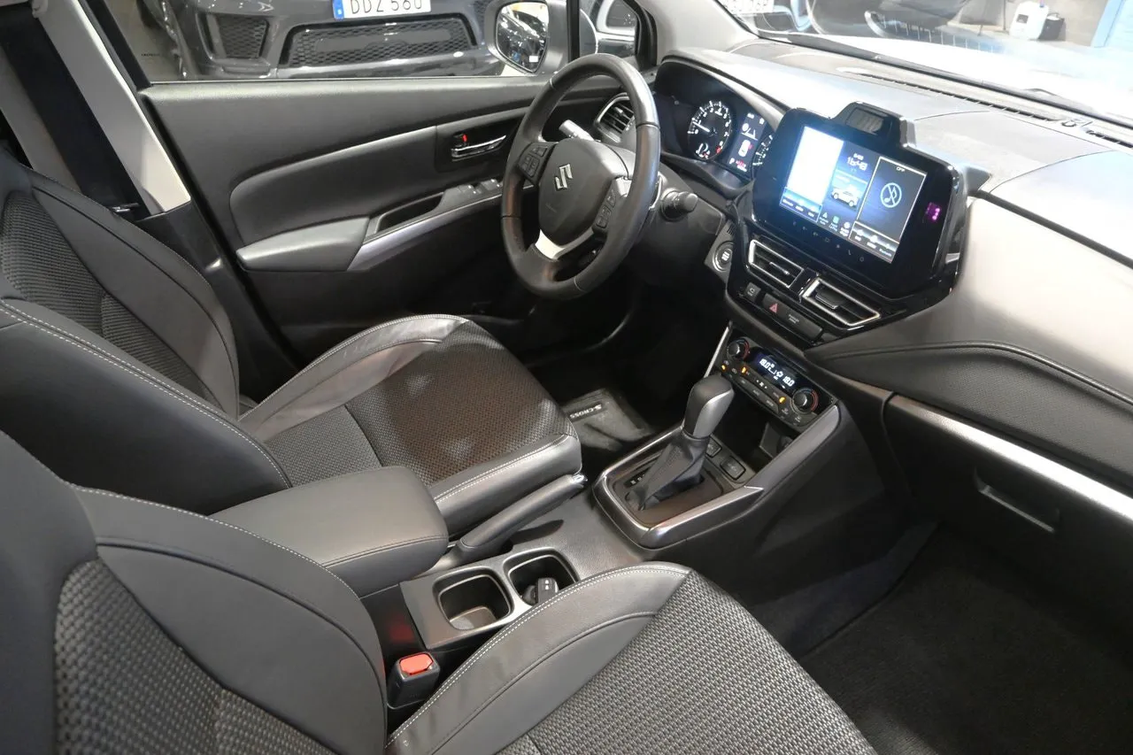 Vehicle image 9