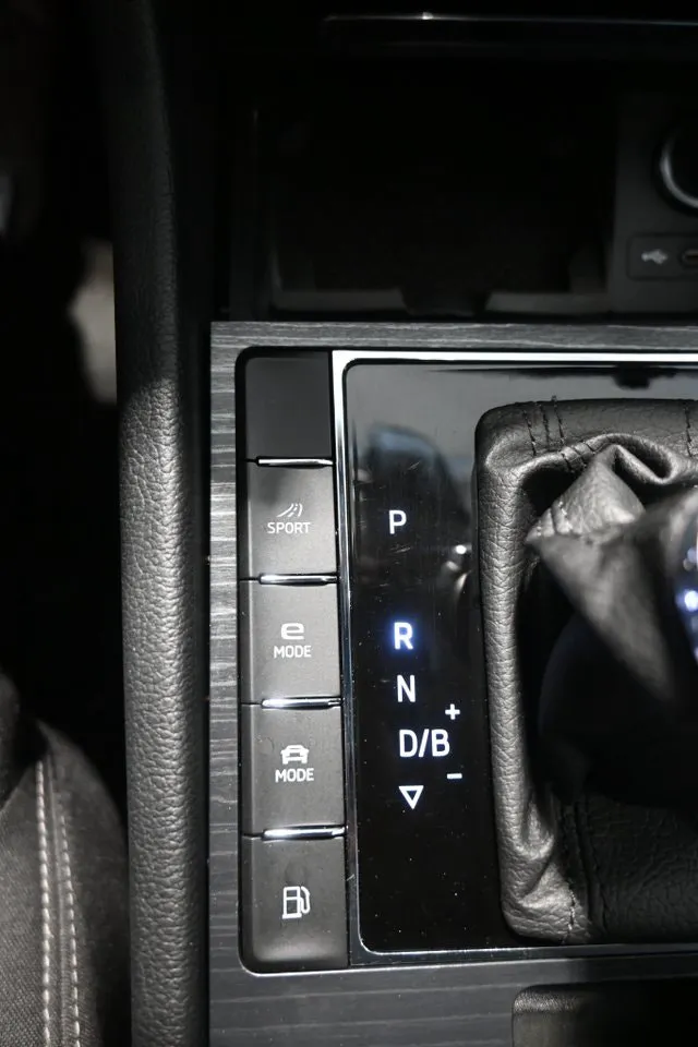 Vehicle image 18