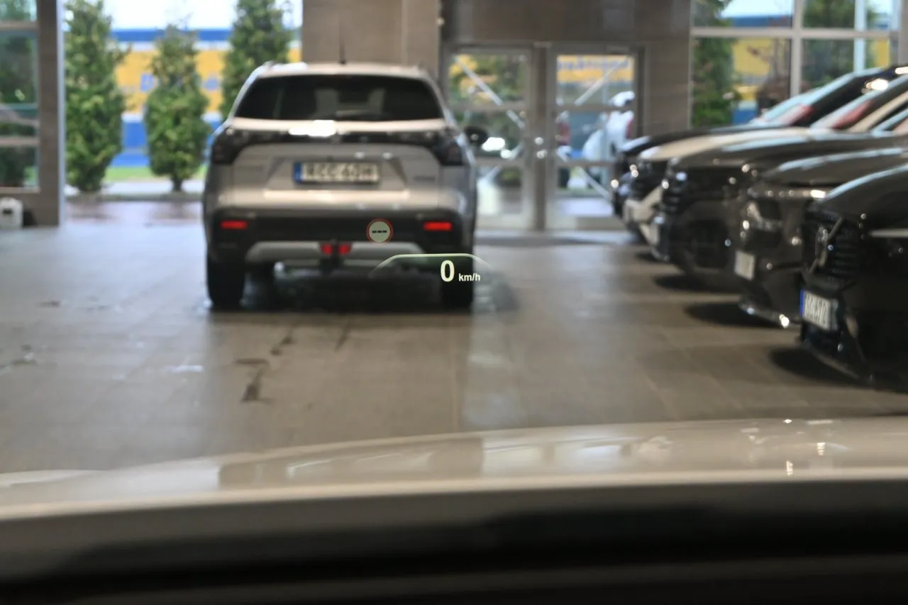 Vehicle image 28