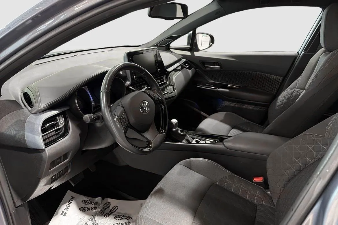 Vehicle image 7