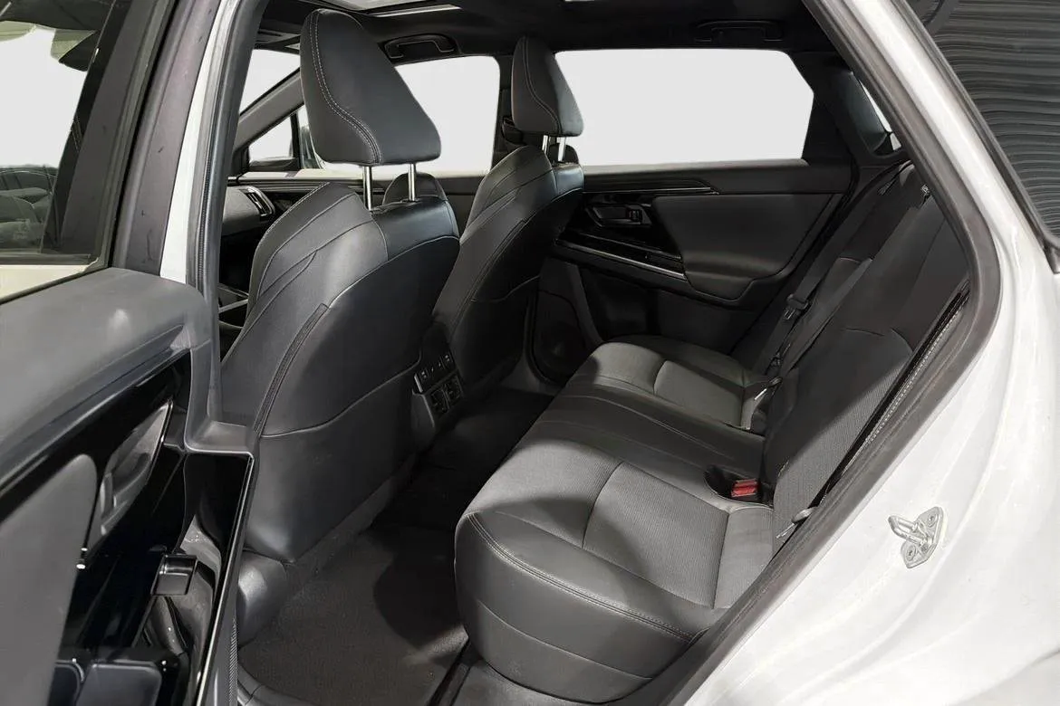 Vehicle image 8