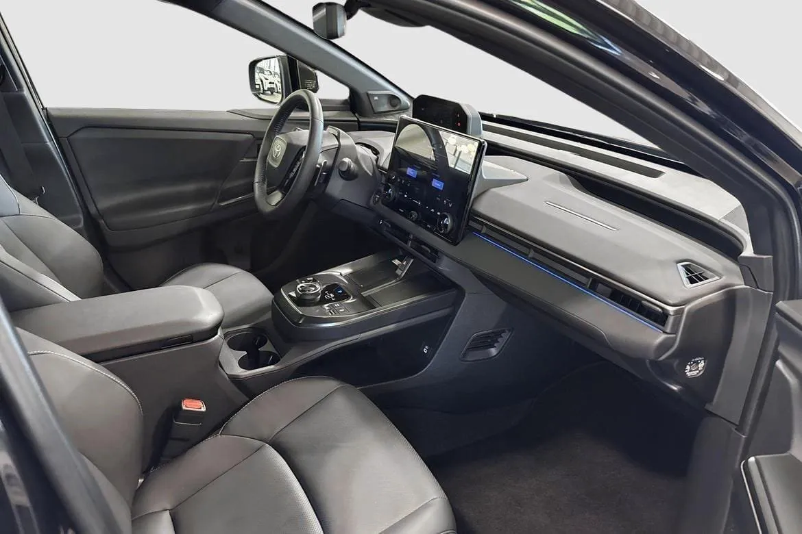 Vehicle image 6