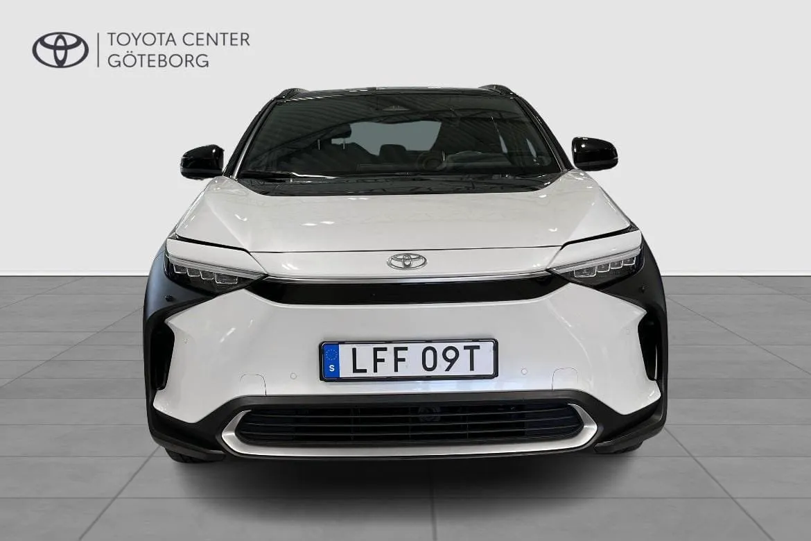 Vehicle image 6
