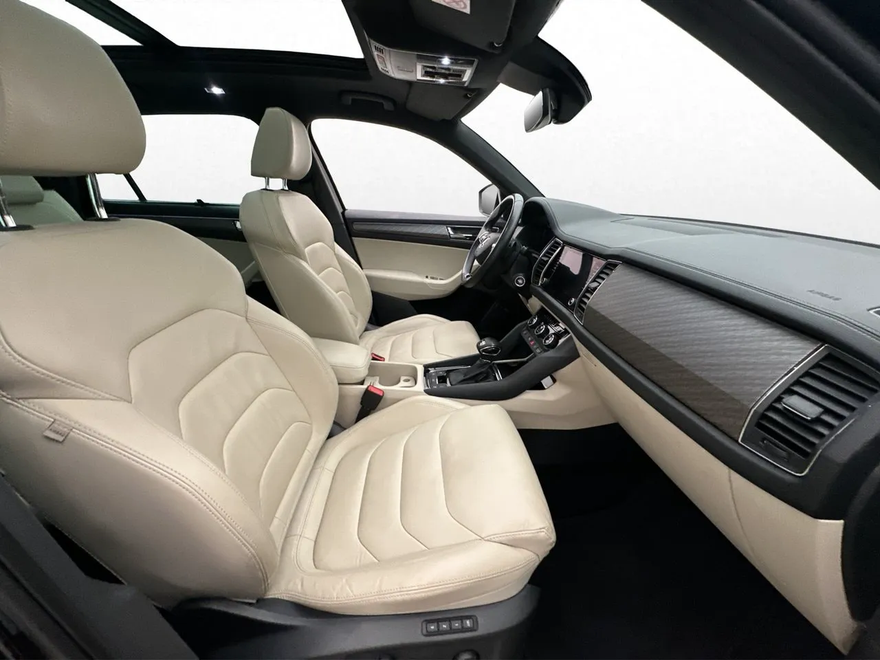 Vehicle image 26