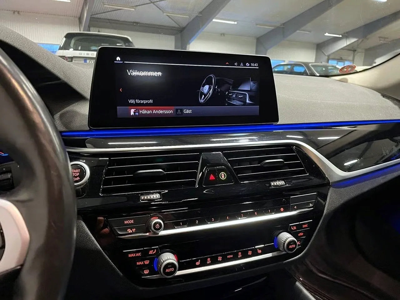 Vehicle image 16