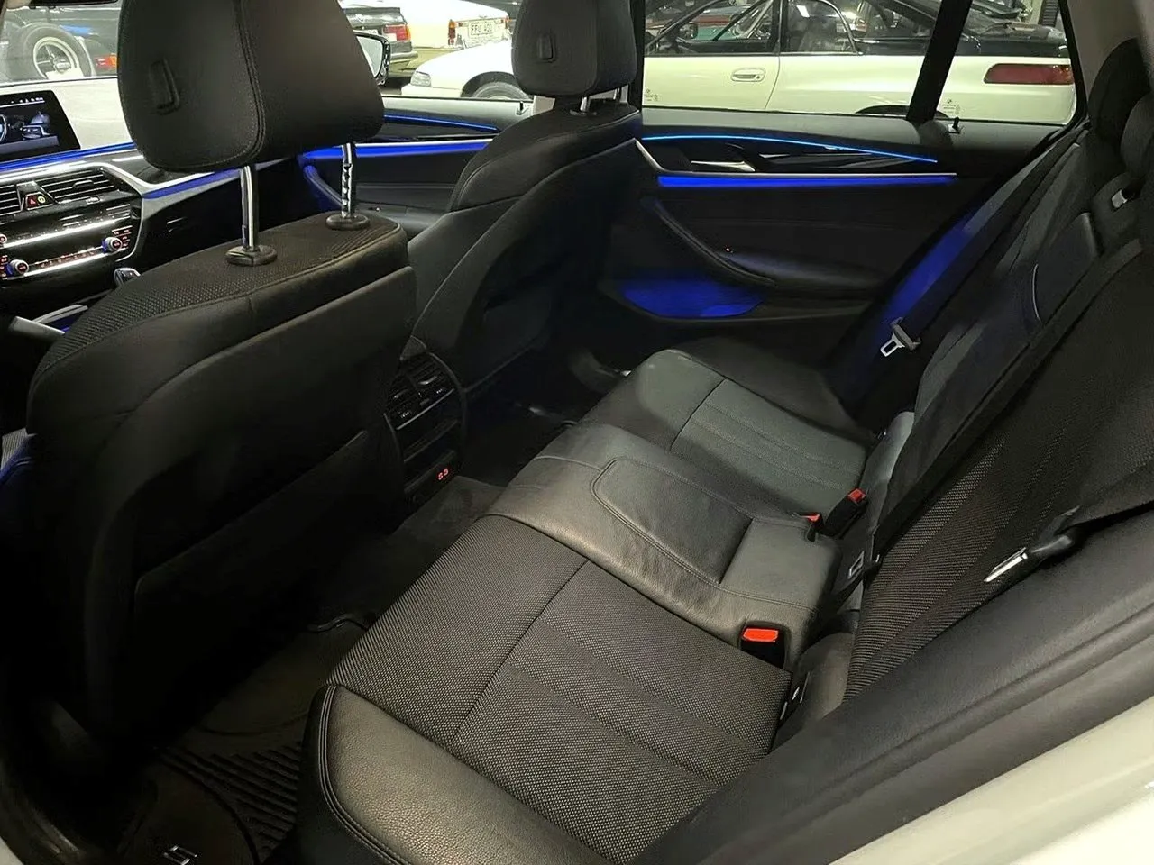 Vehicle image 18