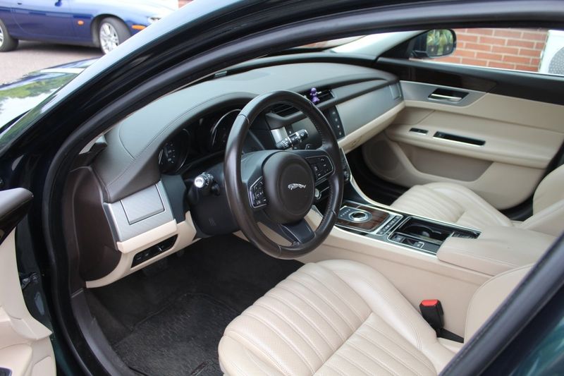 Jaguar XF bild 2