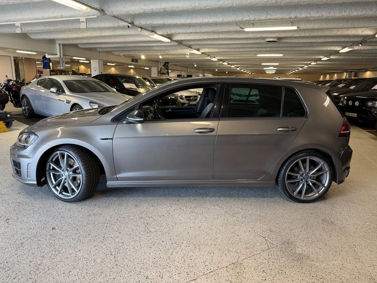 Vehicle image 5