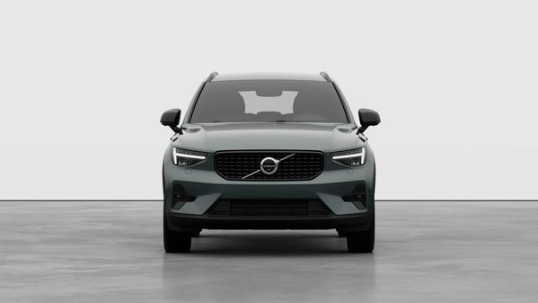 Volvo XC40 B4 FWD Bensin Plus Dark - 2026