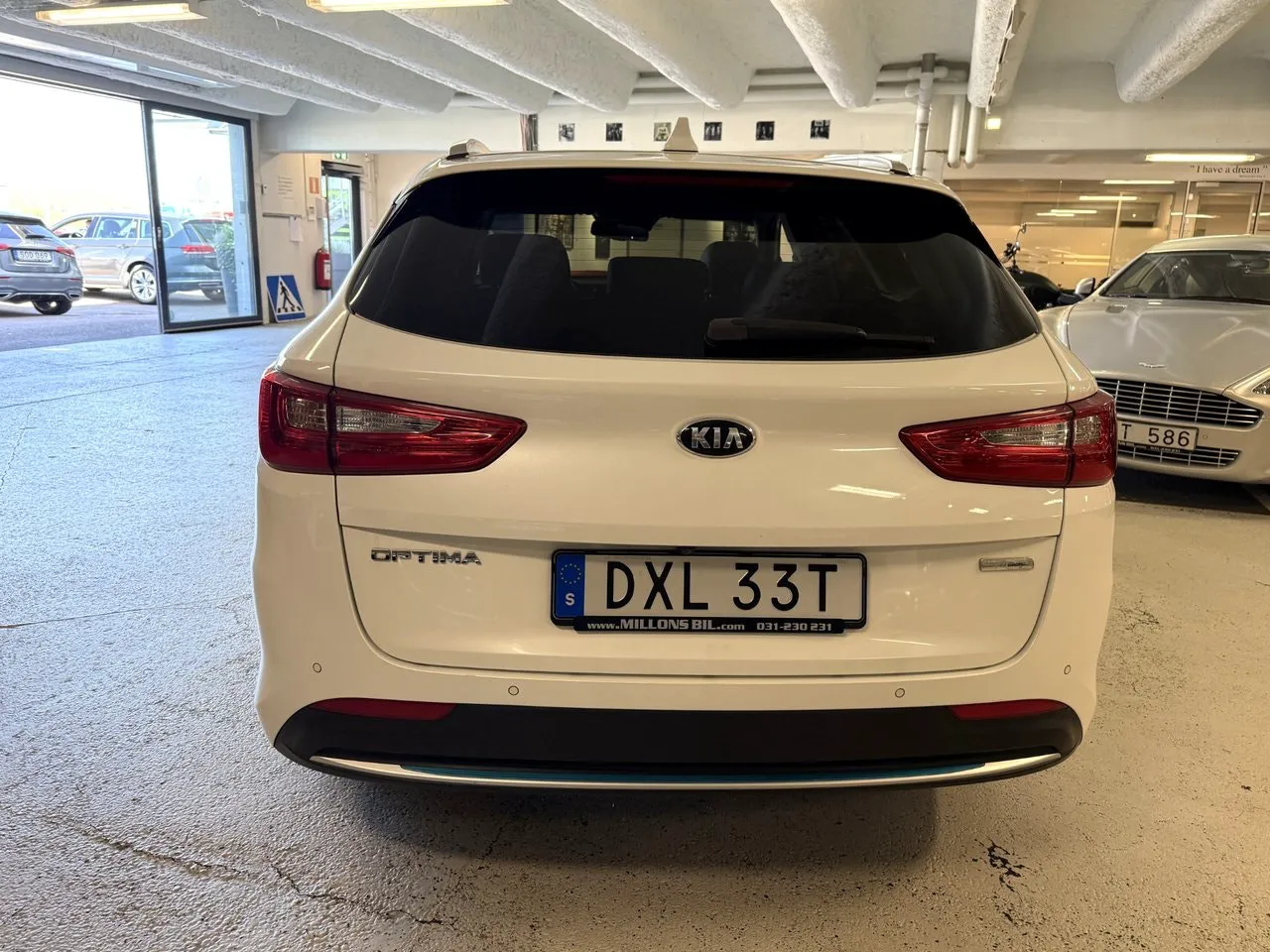 Vehicle image 7