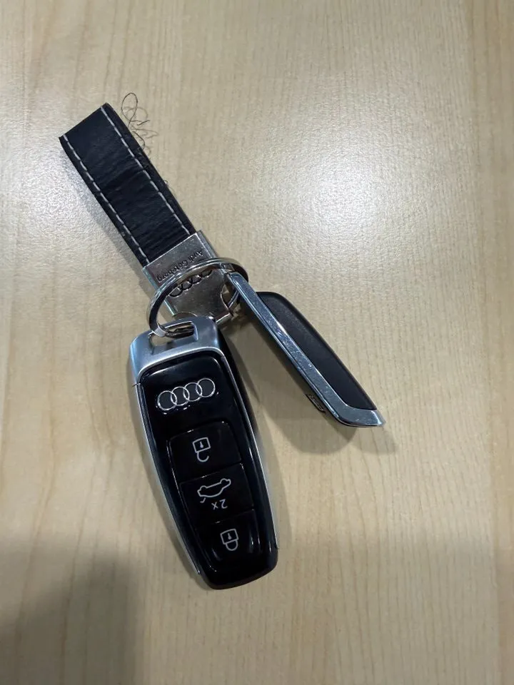 Vehicle image 28