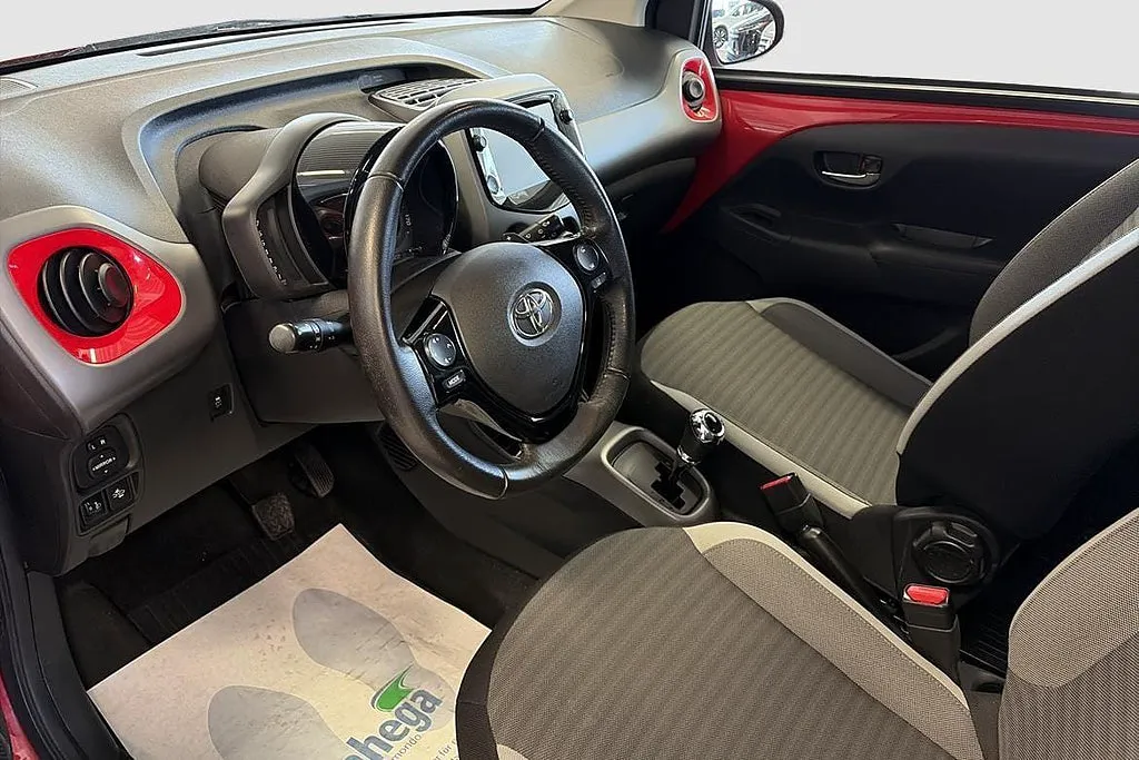 Vehicle image 8