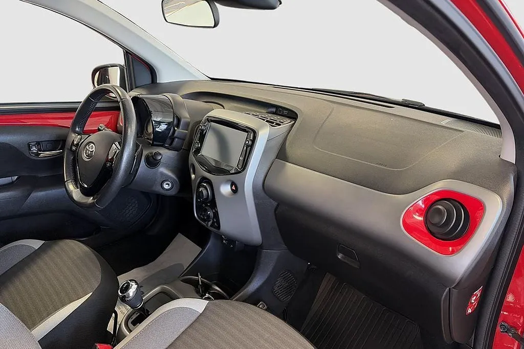Vehicle image 7