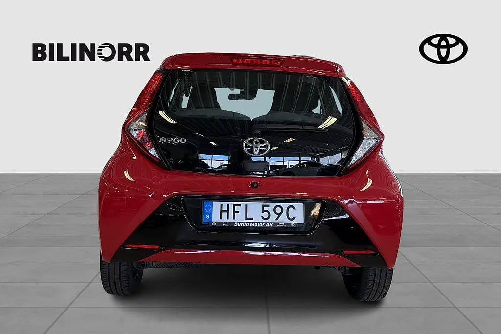 Vehicle image 5