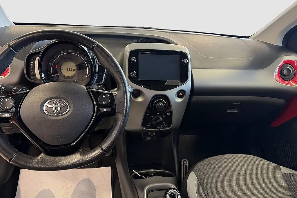 Vehicle image 6