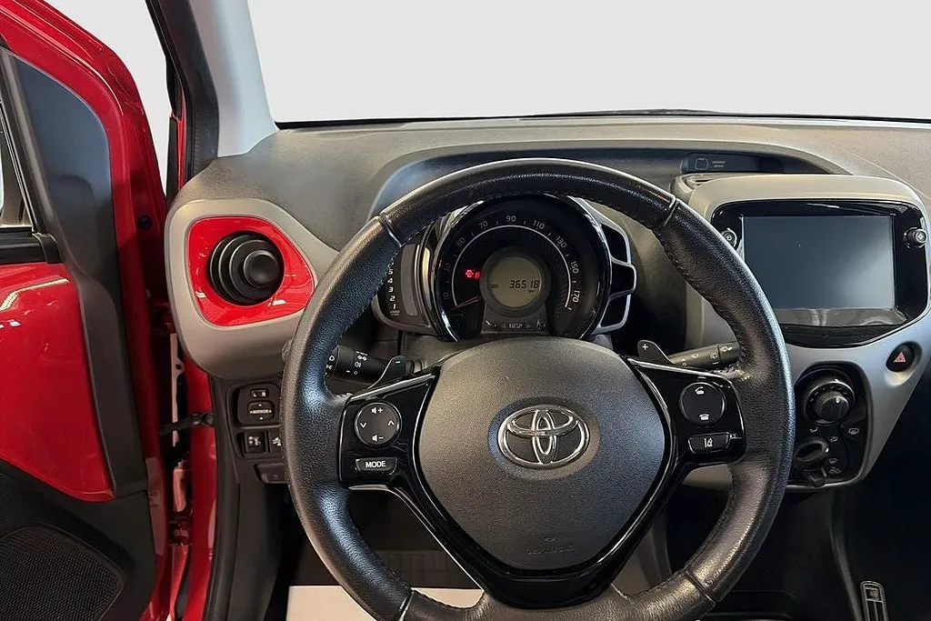 Vehicle image 9