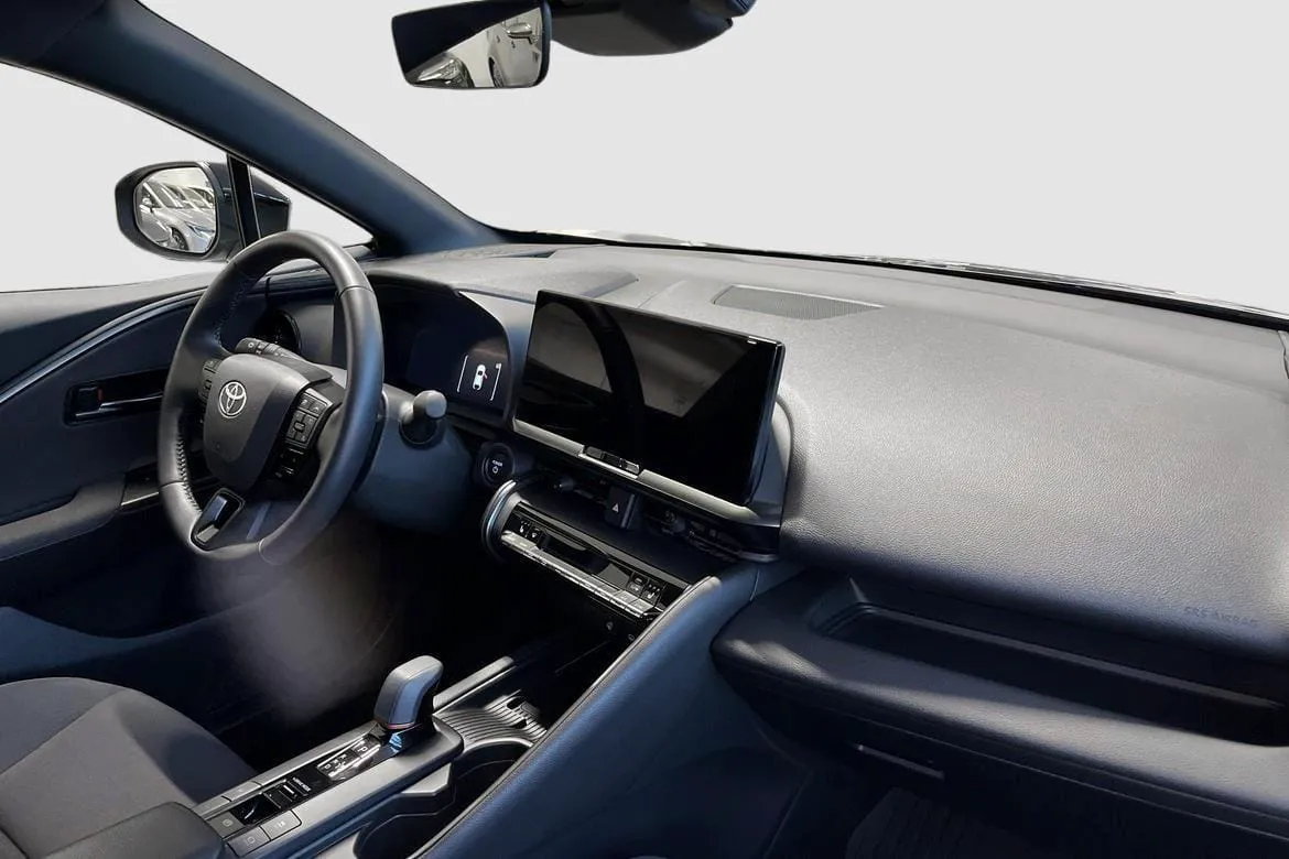 Vehicle image 7