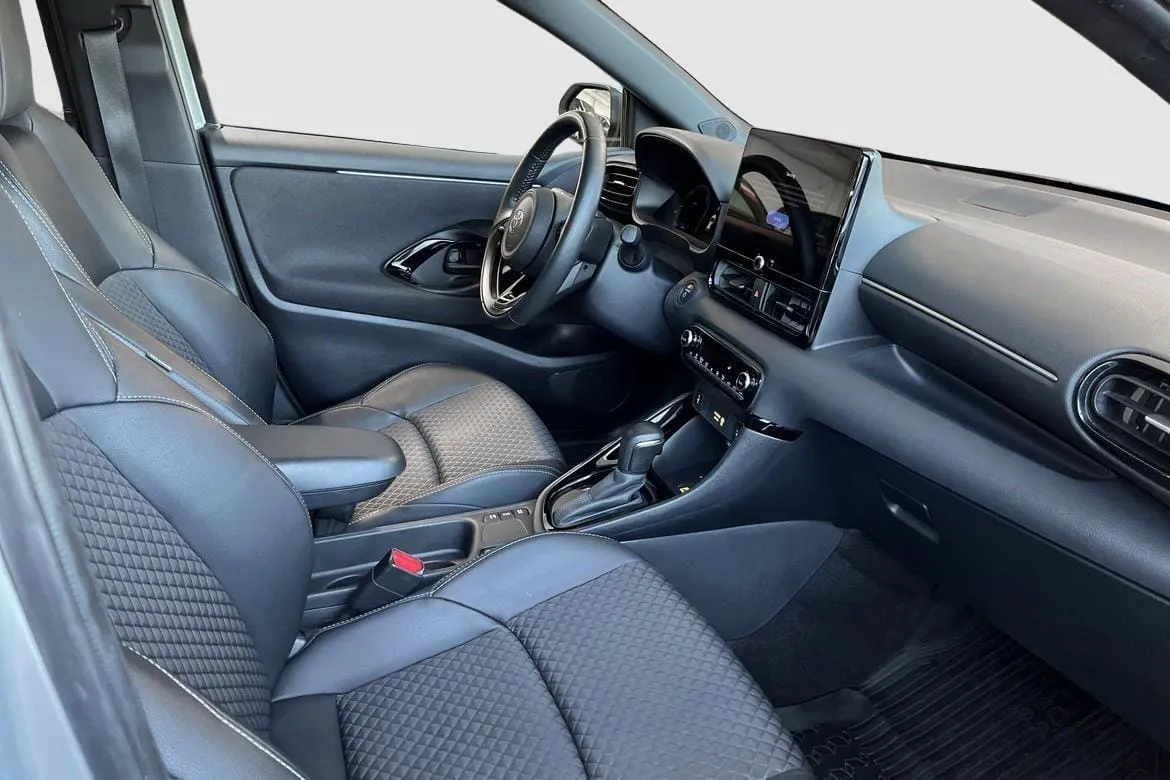 Vehicle image 7