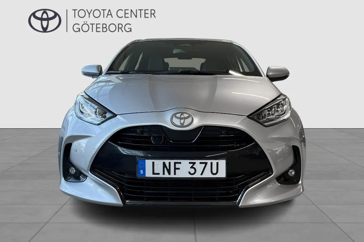 Vehicle image 6