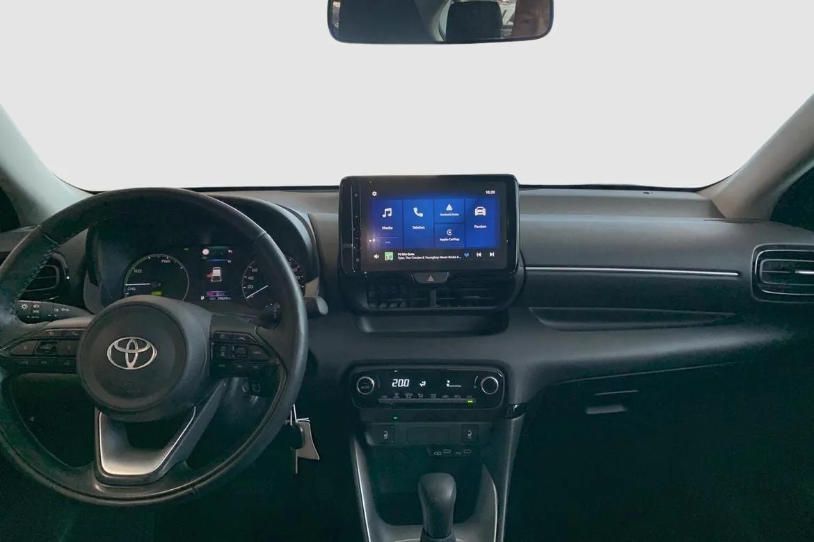Vehicle image 10