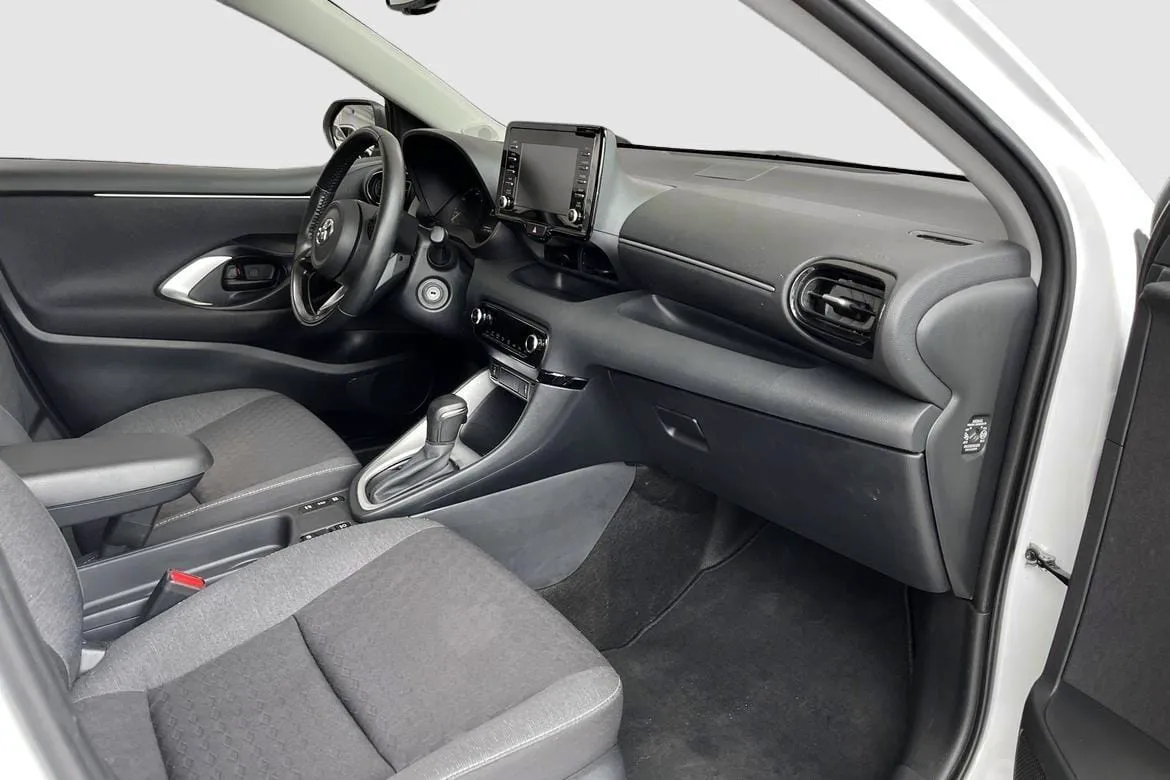 Vehicle image 7