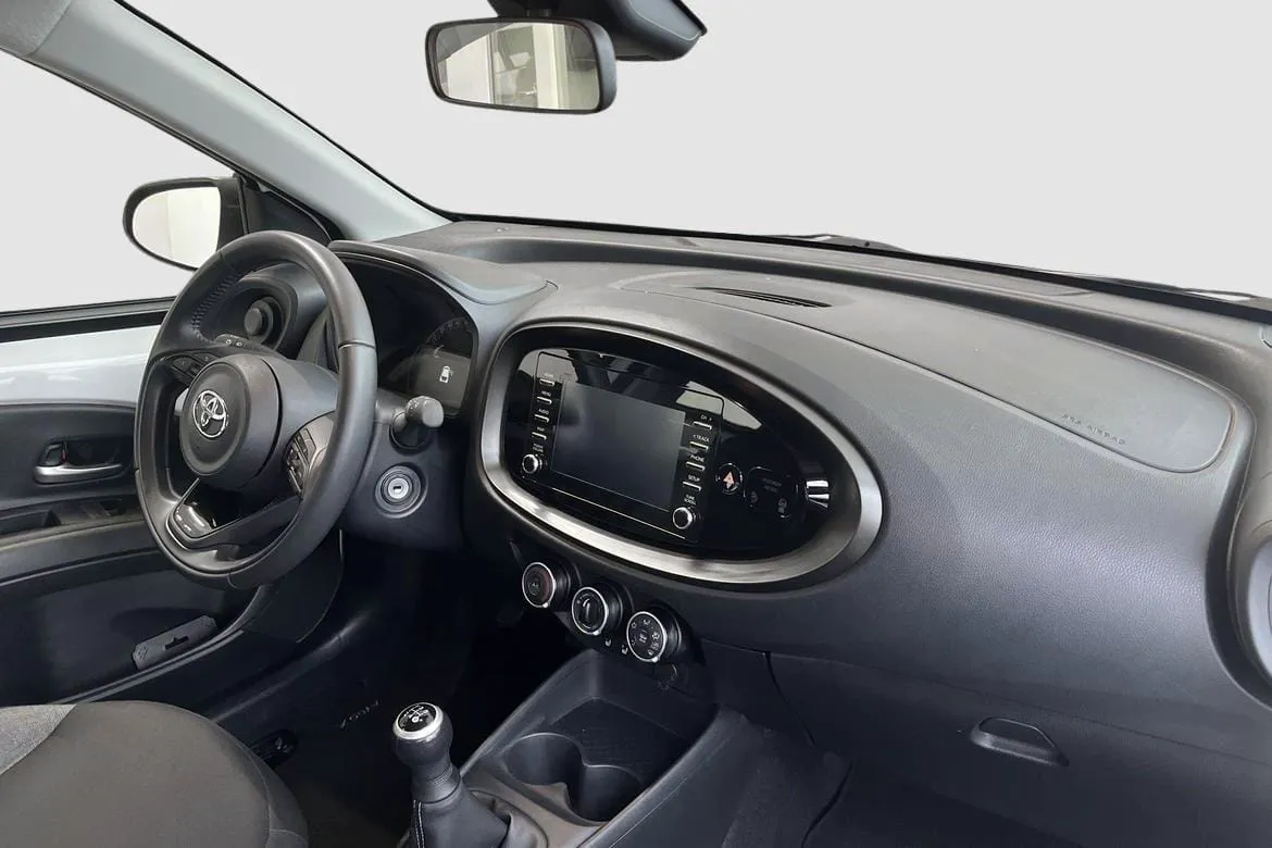 Vehicle image 7