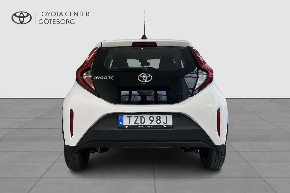 Vehicle image 5