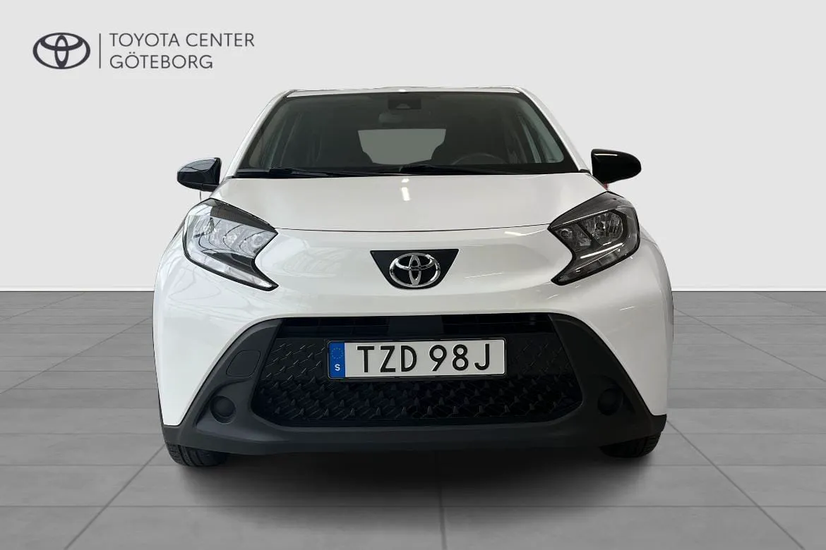 Vehicle image 6