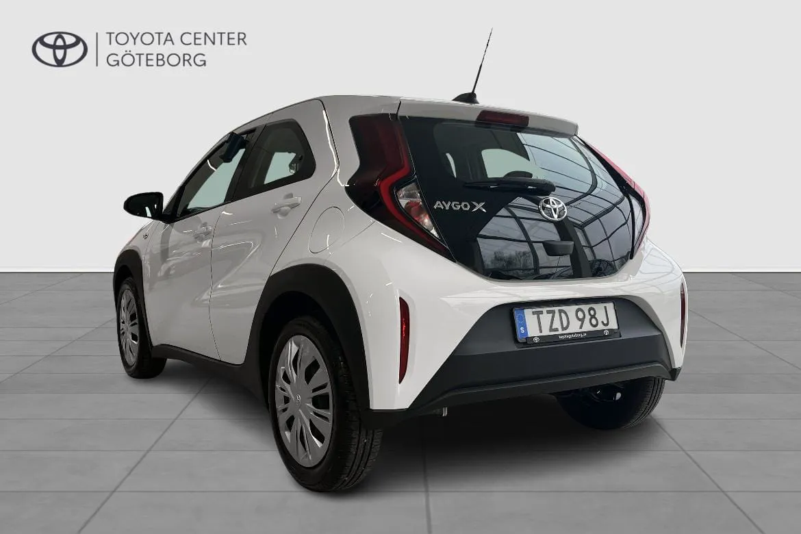 Vehicle image 3