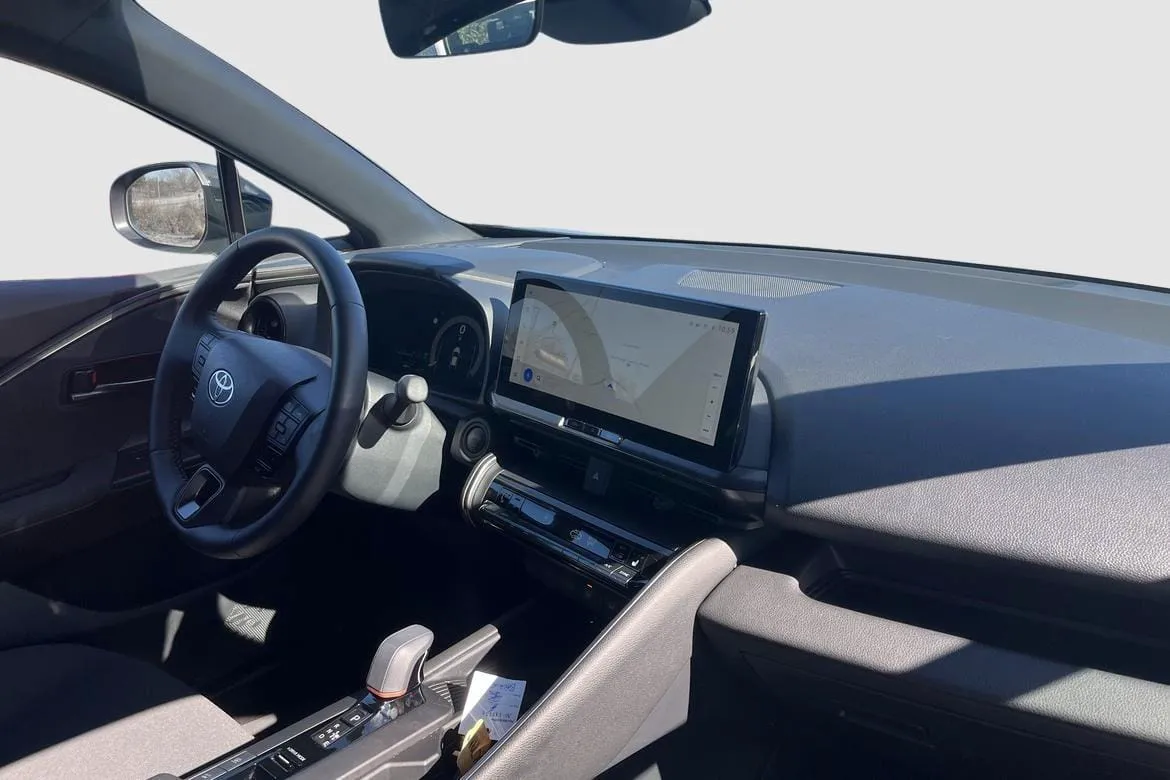 Vehicle image 6