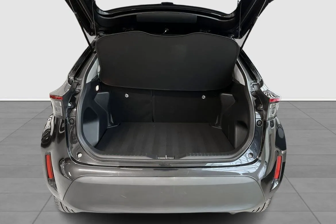 Vehicle image 10