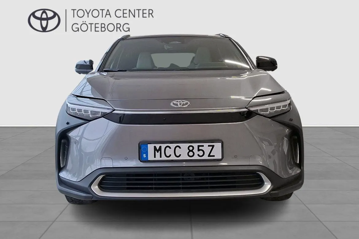 Vehicle image 6