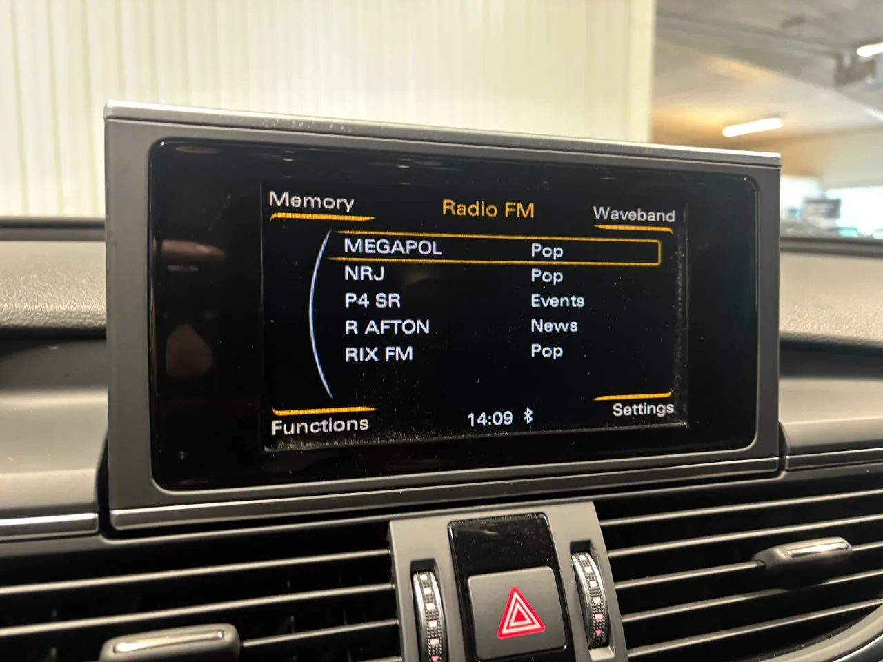Vehicle image 14