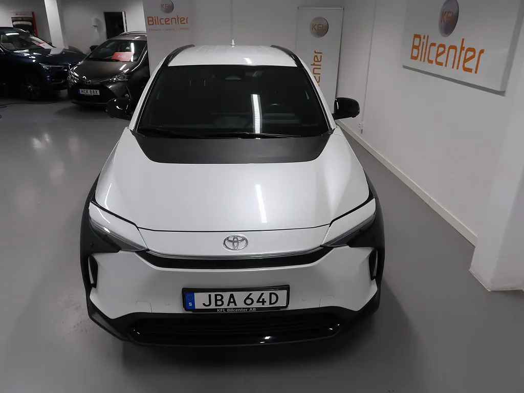Vehicle image 10