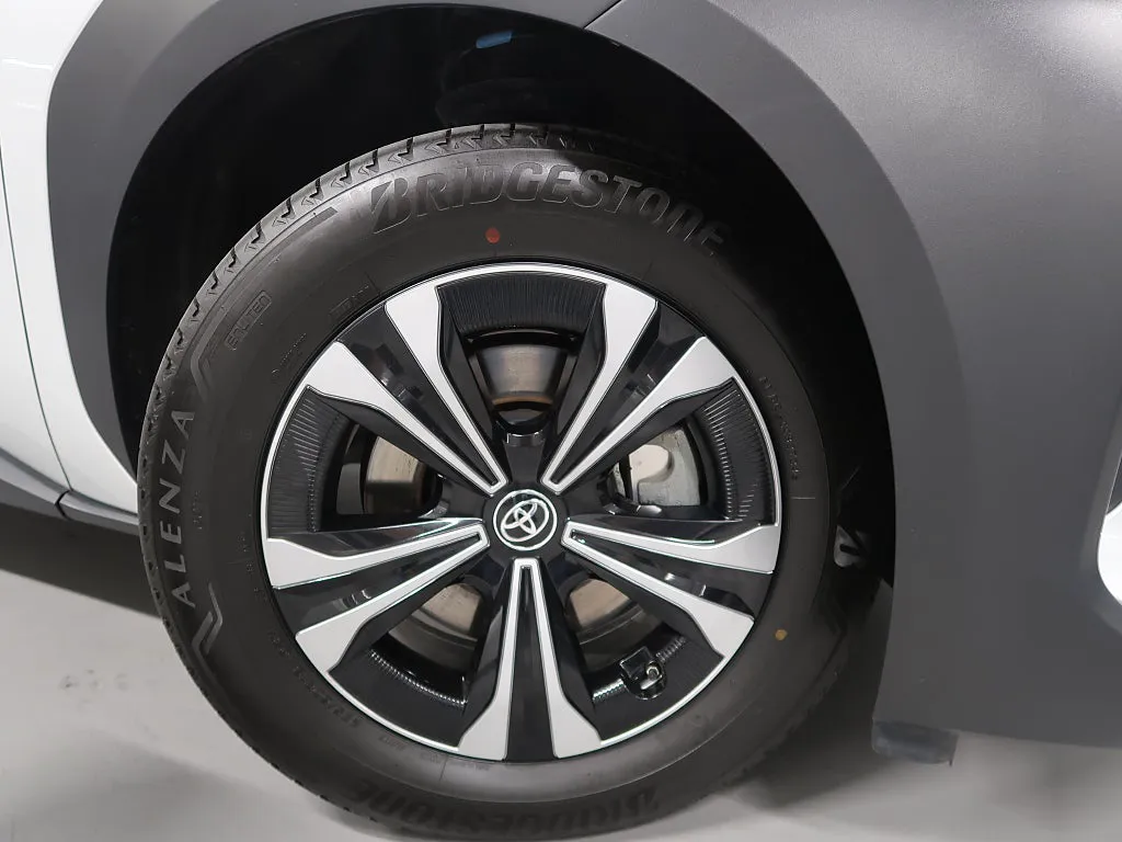 Vehicle image 11