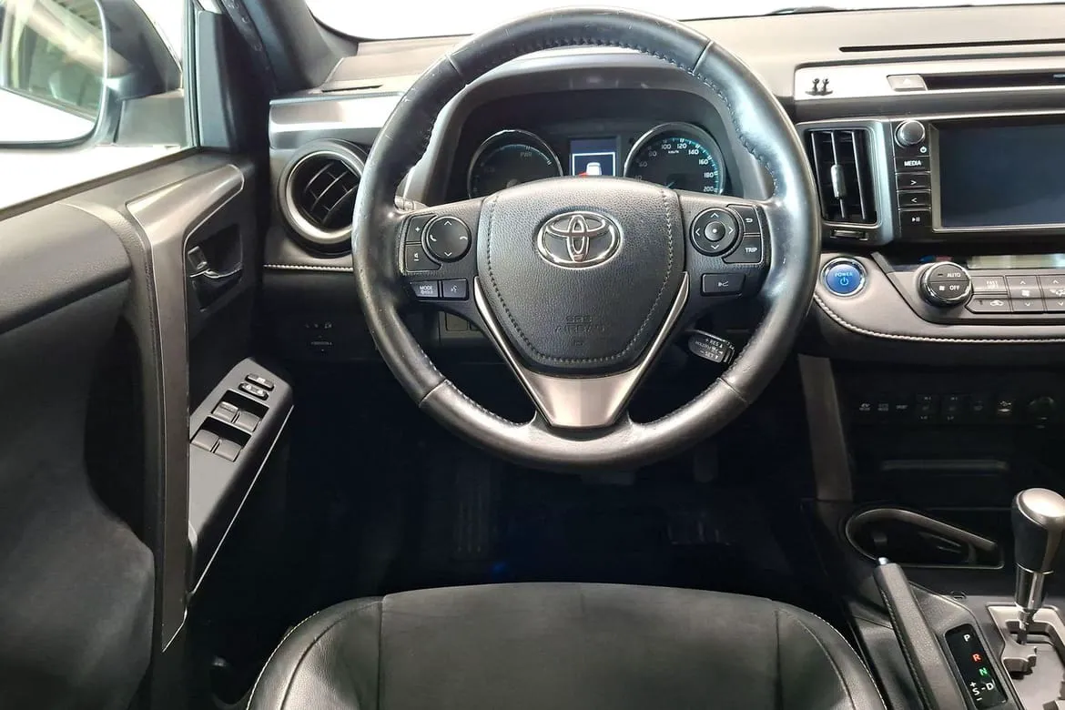 Vehicle image 16