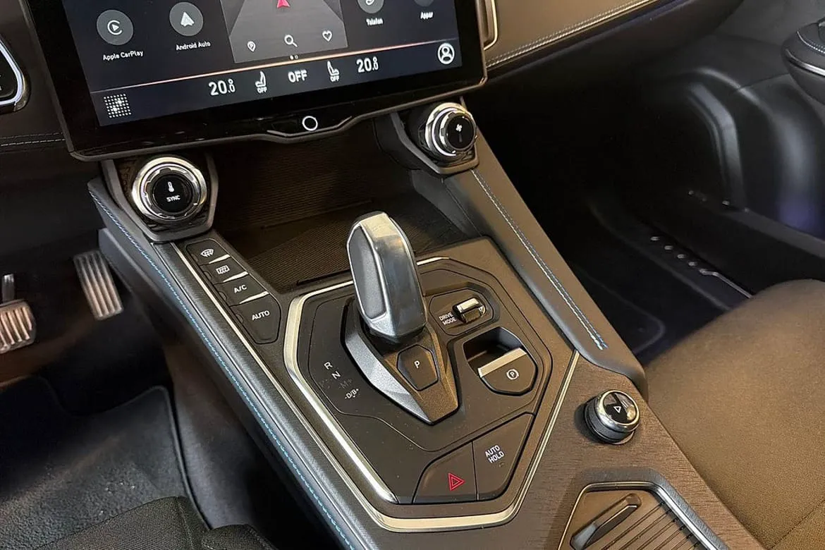 Vehicle image 16